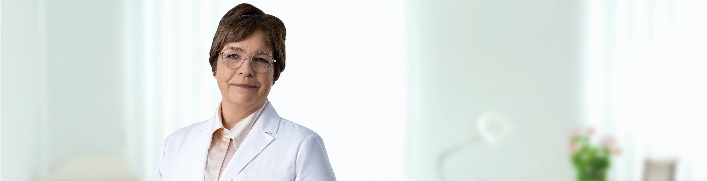 Photo of Dr Claire Harrison.